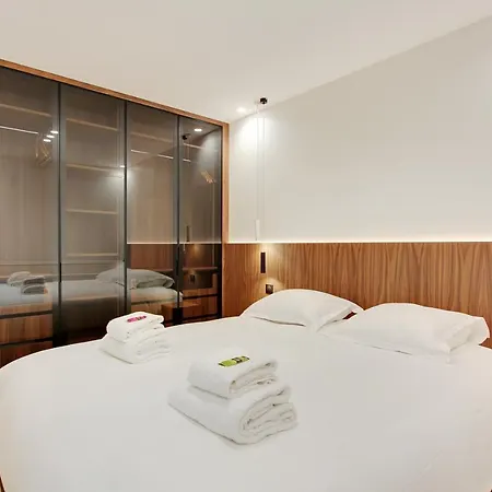 Apartment Stunning With View At The Very Heart Of *