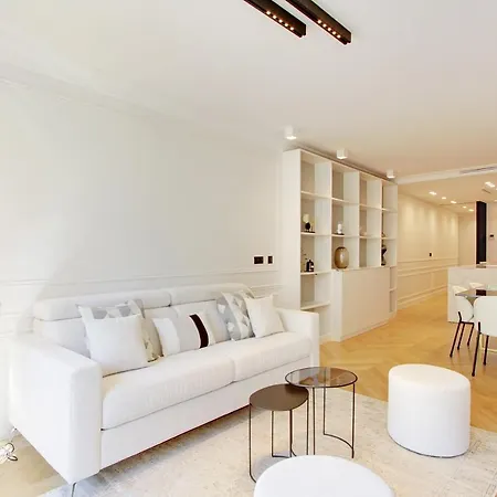Apartment Stunning With View At The Very Heart Of