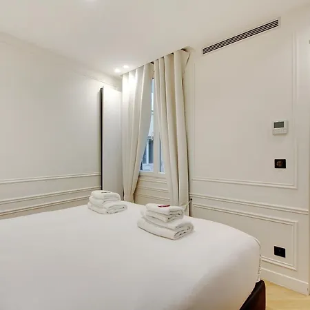 Stunning With View At The Very Heart Of Paris