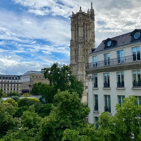 Stunning With View At The Very Heart Of アパート パリ